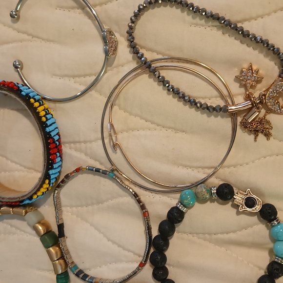 Jewelry - Elegant Multicolor Women's Bracelet Set